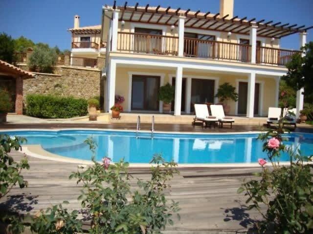 Dreamy Jasmine In Skiathos With Your Exclusive Private Pool Villa Troulos