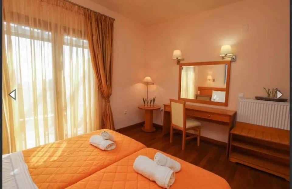 Dreamy Jasmine In Skiathos With Your Exclusive Private Pool Villa Troulos